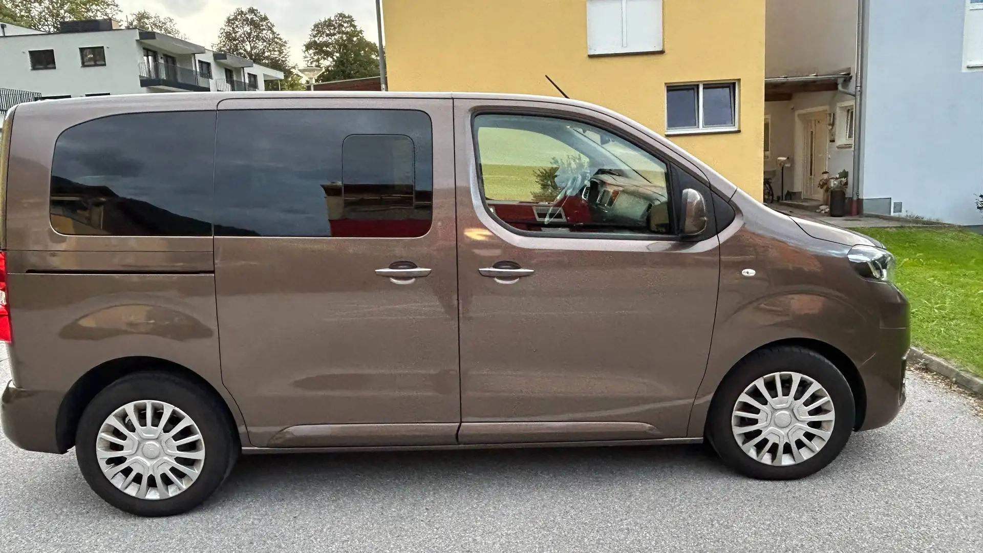 Toyota Proace Proace 1,6 D-4D 115 Compact Braun - 2