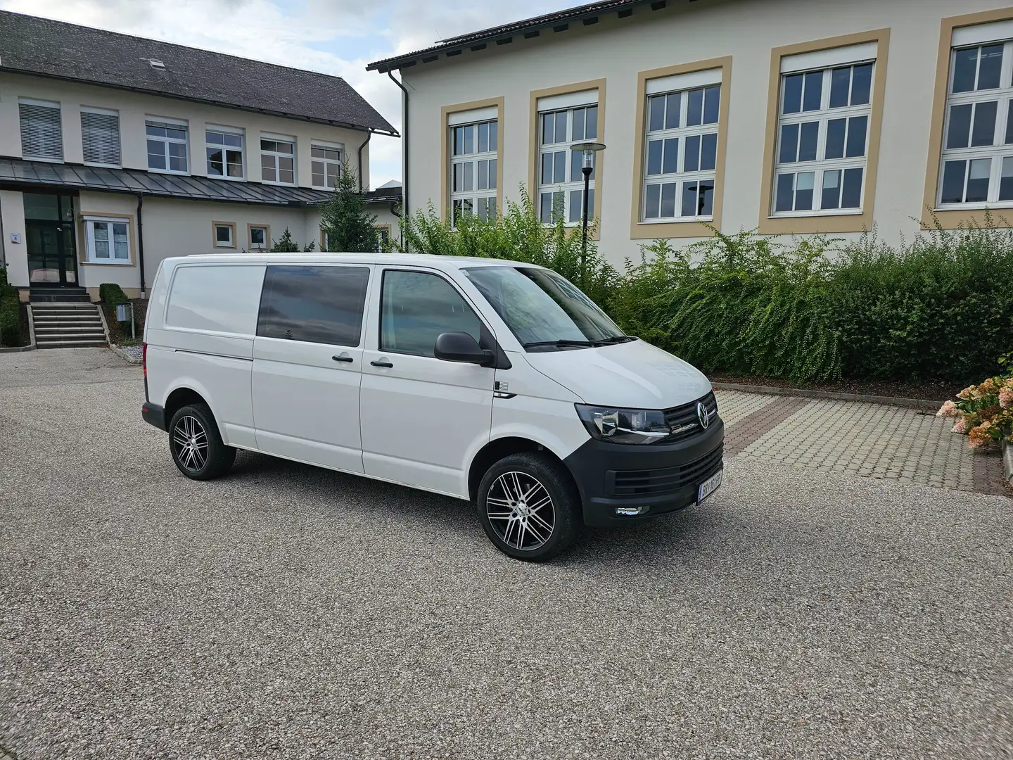 Volkswagen T6 Kombi Kombi LR 2,0 TDI BMT Weiß - 1