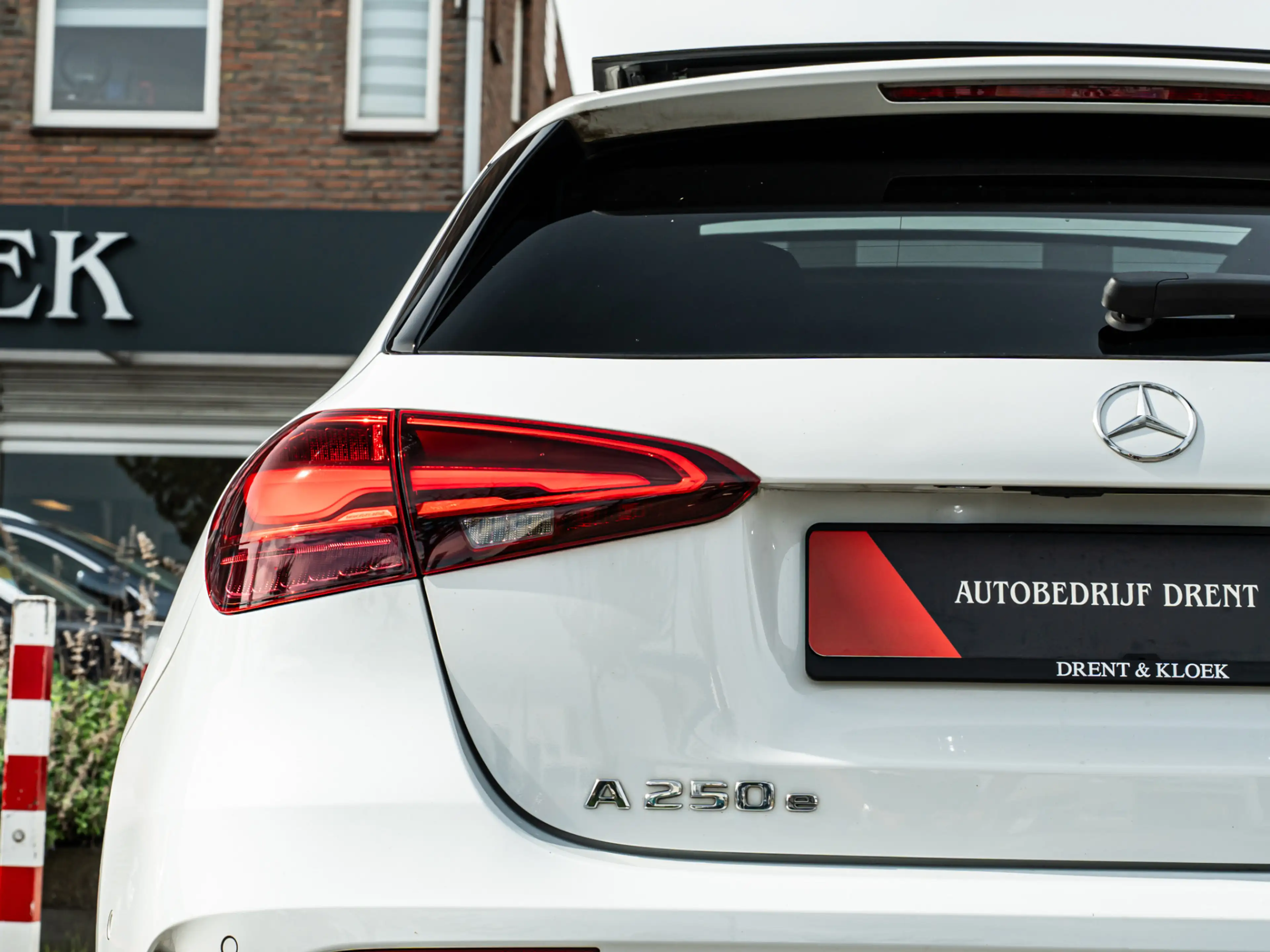Mercedes-Benz A 250 e AMG Line PANO CAMERA 19 INCH MULTIBEAM NIGHT PAK — photo 24
