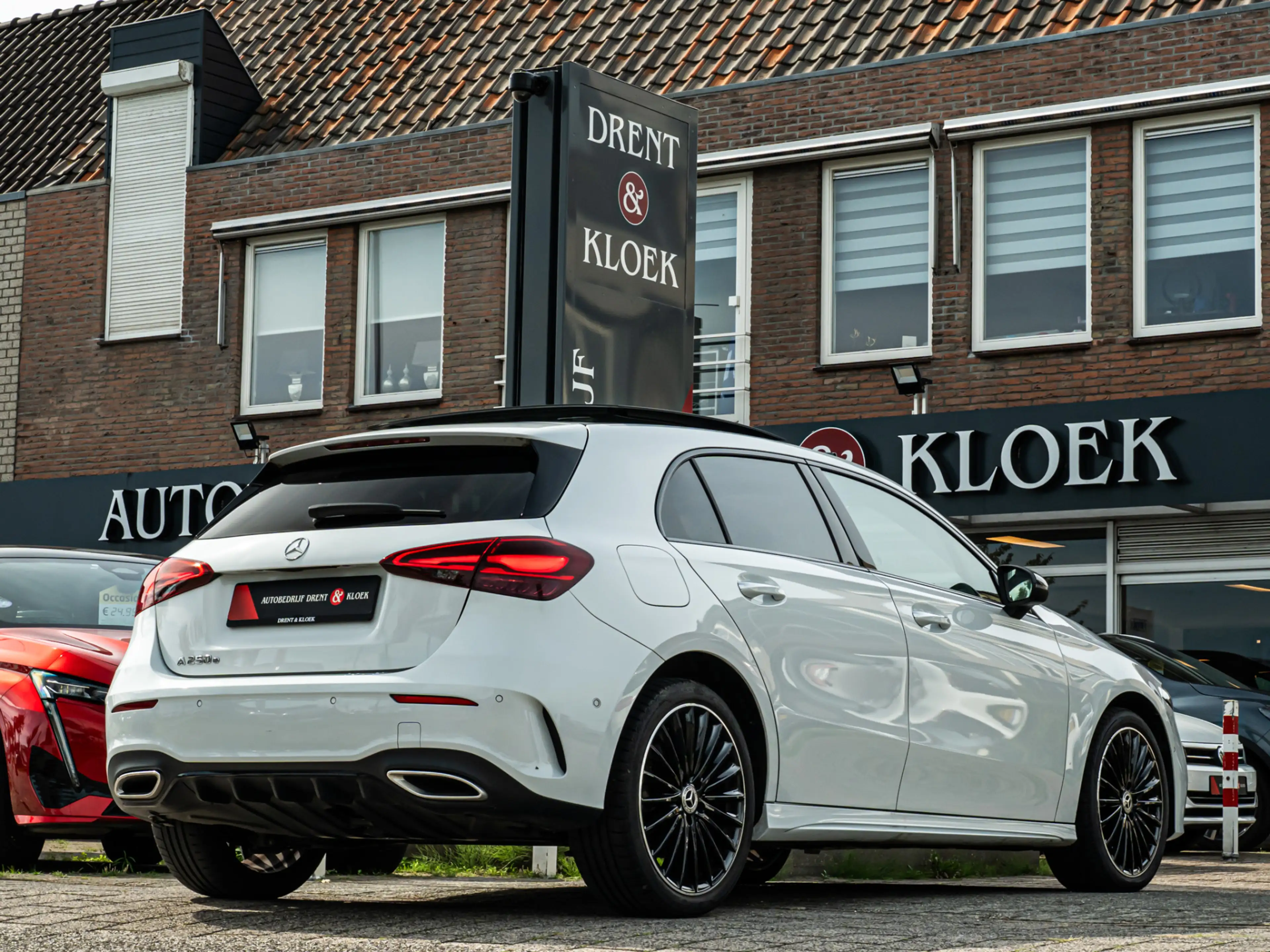 Mercedes-Benz A 250 e AMG Line PANO CAMERA 19 INCH MULTIBEAM NIGHT PAK — photo 3