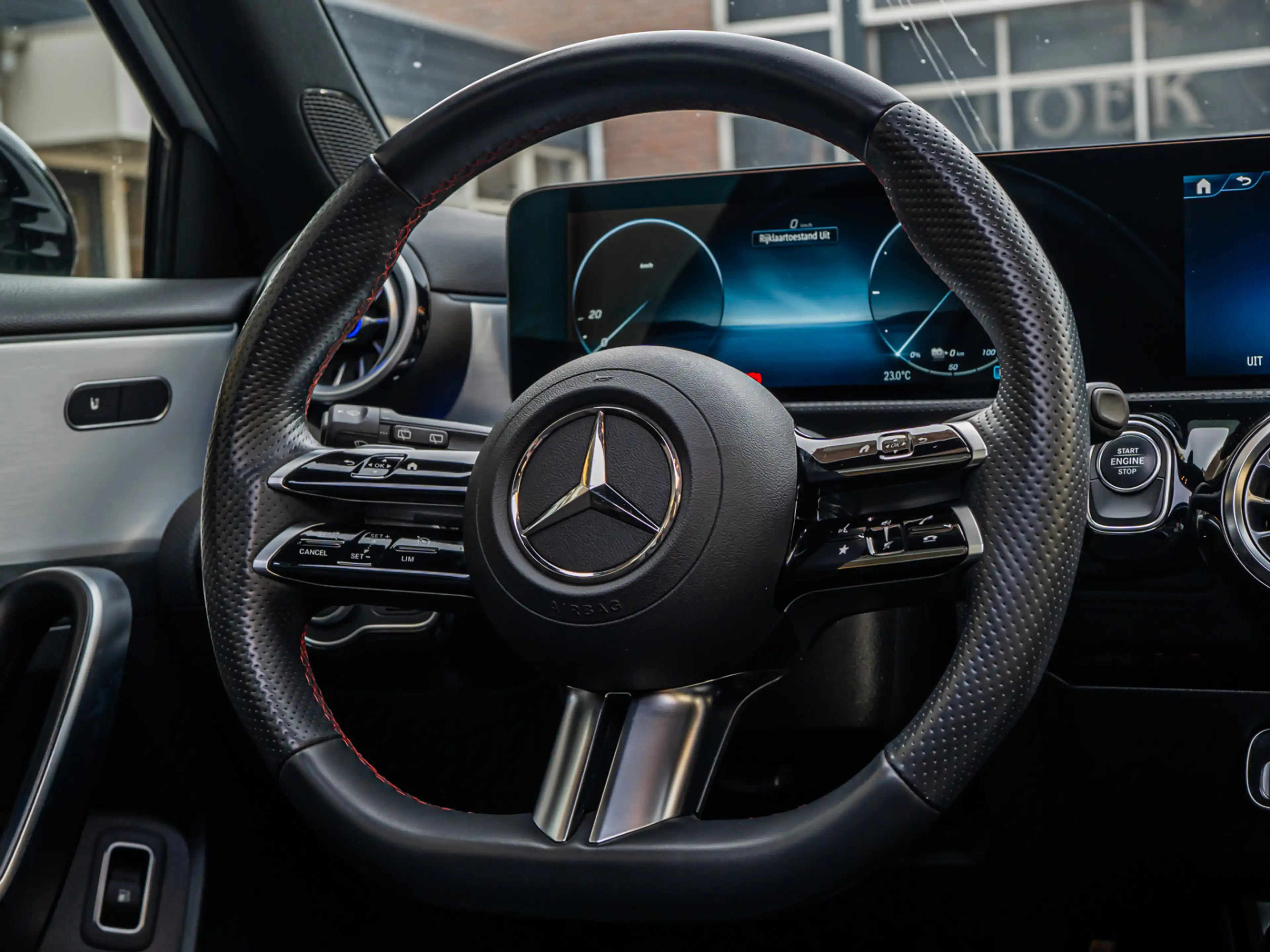 Mercedes-Benz A 250 e AMG Line PANO CAMERA 19 INCH MULTIBEAM NIGHT PAK — photo 10