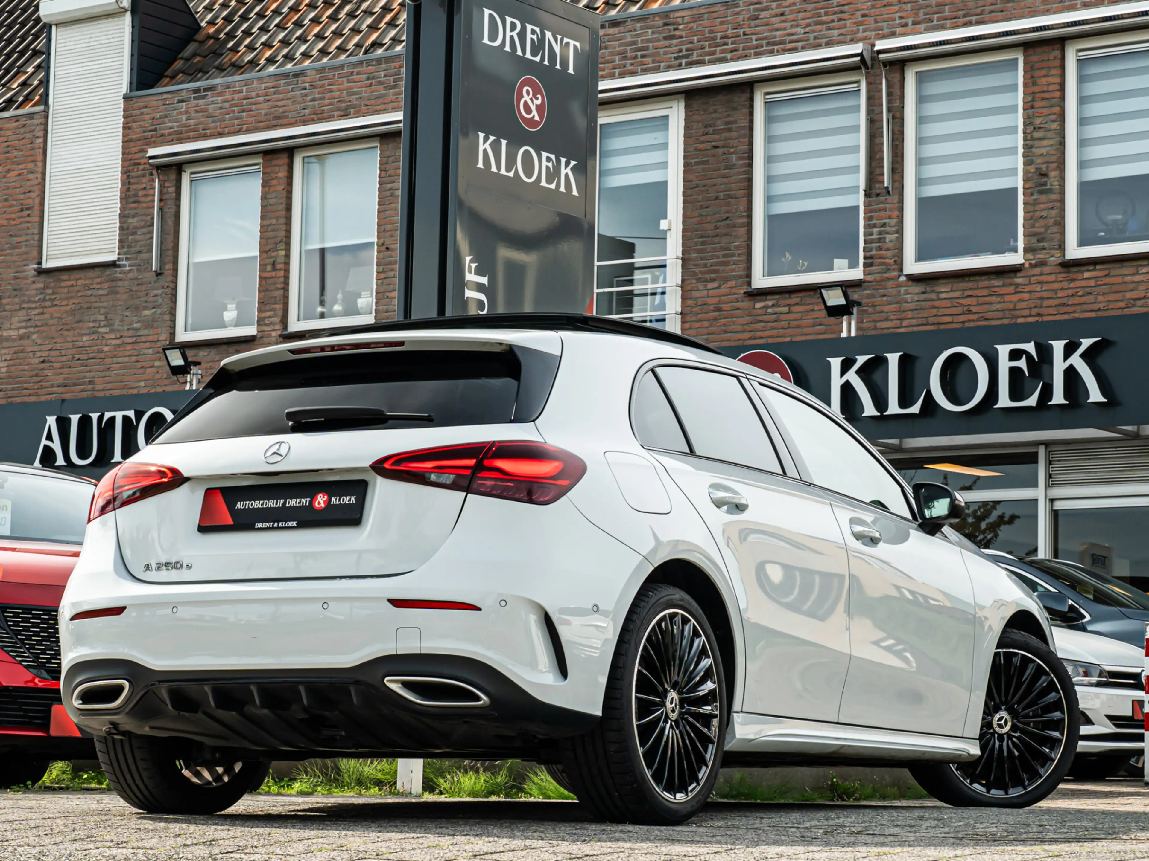 Mercedes-Benz A 250 e AMG Line PANO CAMERA 19 INCH MULTIBEAM NIGHT PAK — photo 16