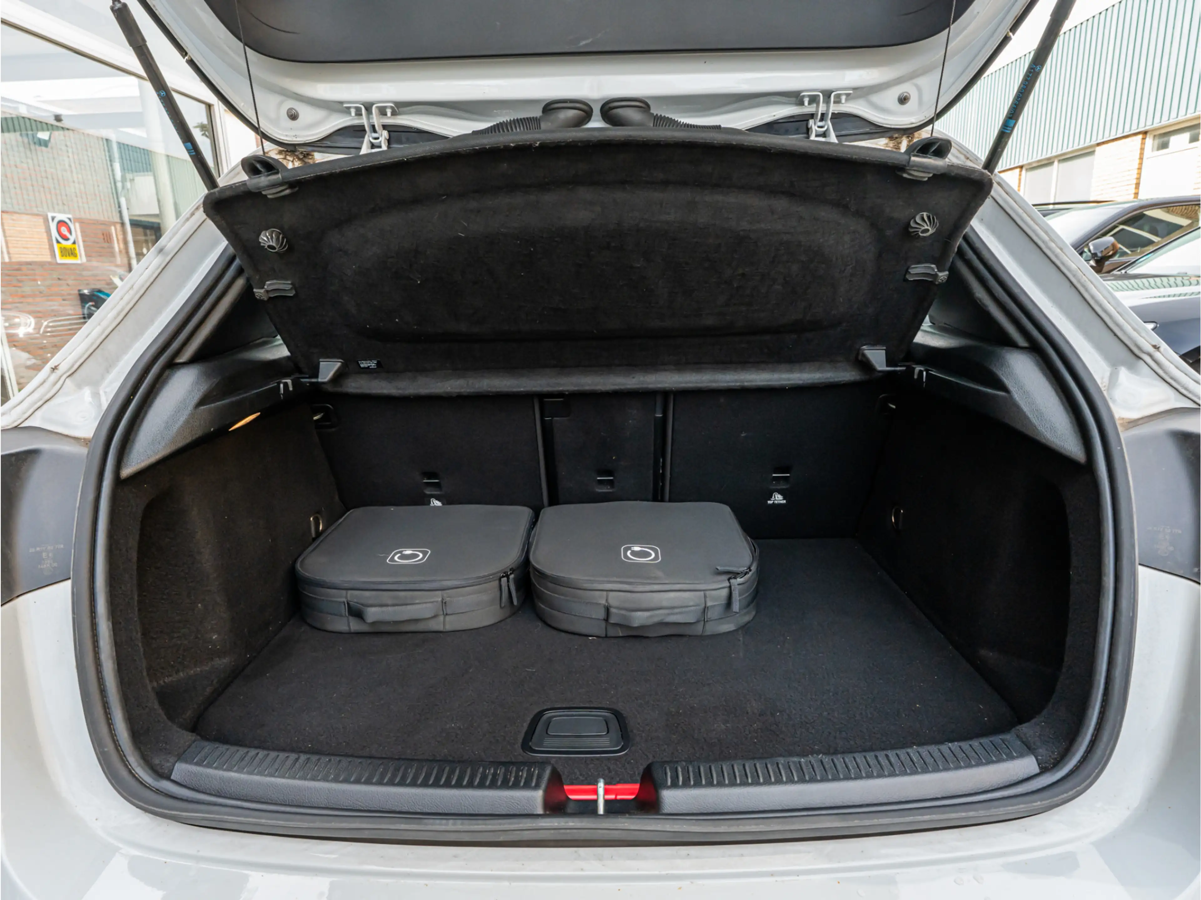 Mercedes-Benz A 250 e AMG Line PANO CAMERA 19 INCH MULTIBEAM NIGHT PAK — photo 15