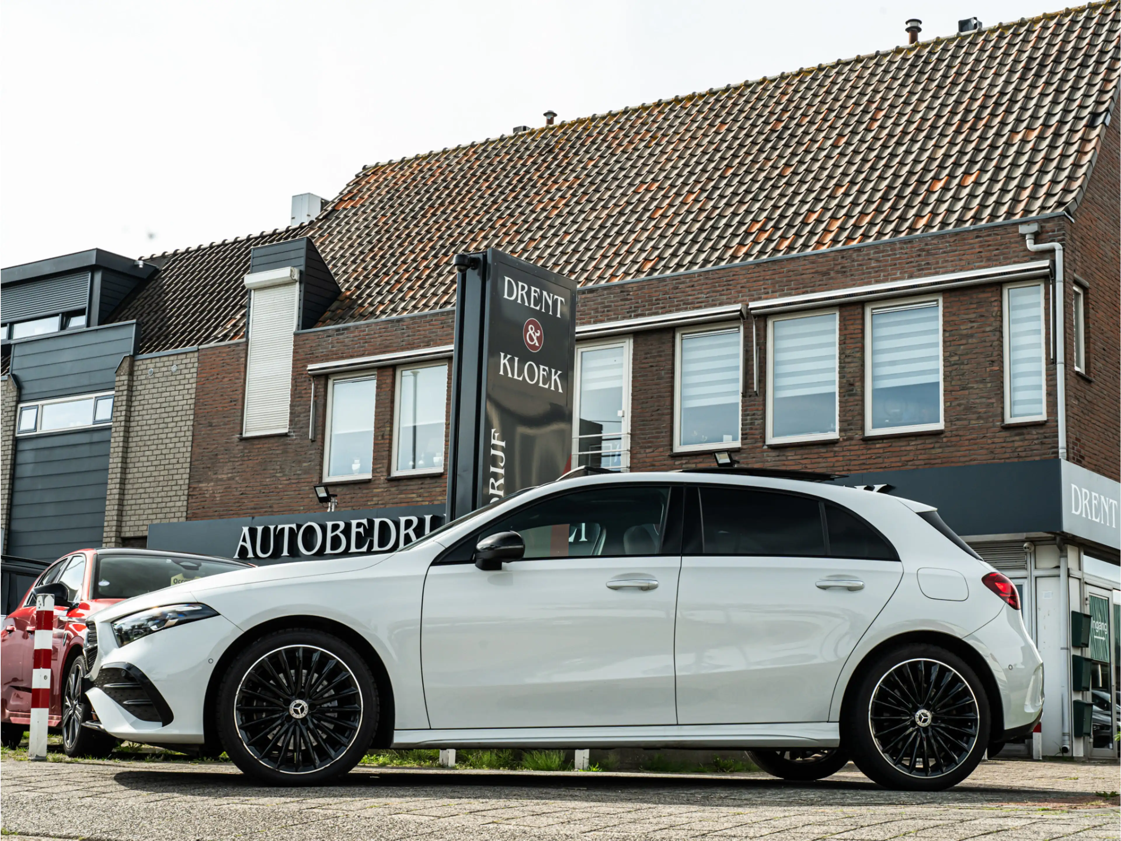 Mercedes-Benz A 250 e AMG Line PANO CAMERA 19 INCH MULTIBEAM NIGHT PAK — photo 18