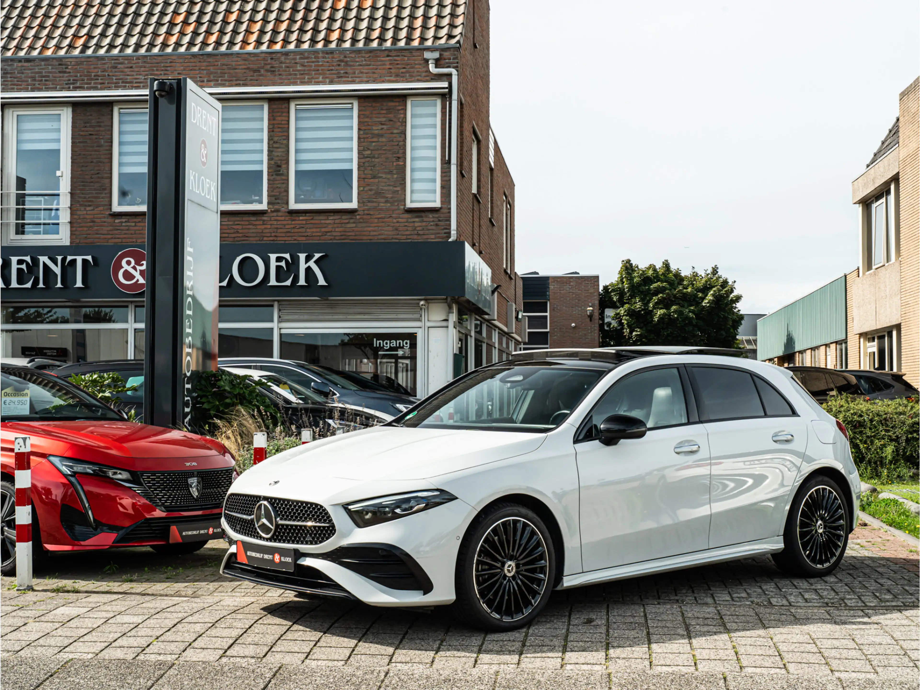 Mercedes-Benz A 250 e AMG Line PANO CAMERA 19 INCH MULTIBEAM NIGHT PAK — photo 11