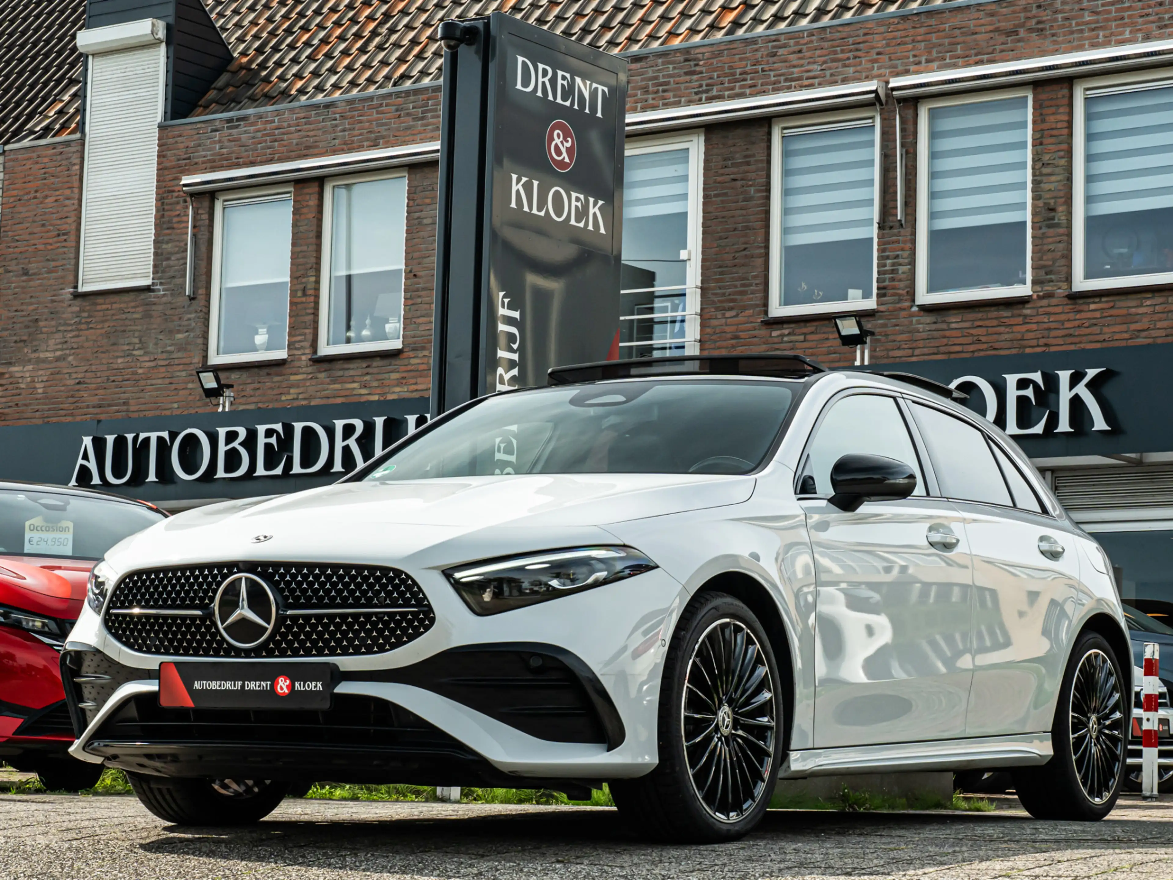 Mercedes-Benz A 250 e AMG Line PANO CAMERA 19 INCH MULTIBEAM NIGHT PAK