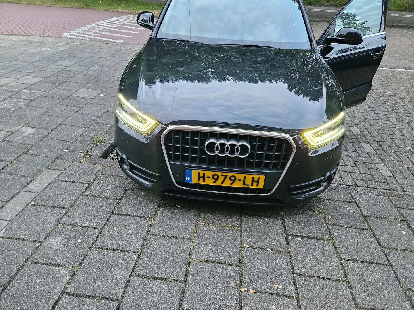 Audi Q3 Q3 2.0 TDI S Edition Zwart - 2