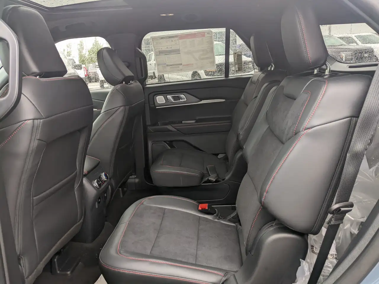 Ford Explorer снимка Ford Explorer