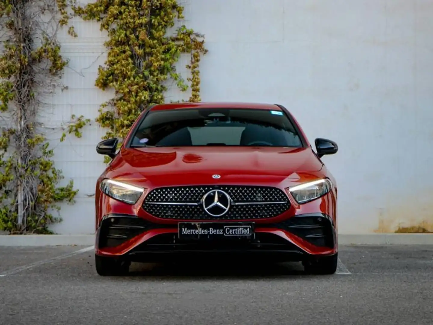 Mercedes-Benz A 180 180 136ch AMG Line 7G-DCT Rouge - 2