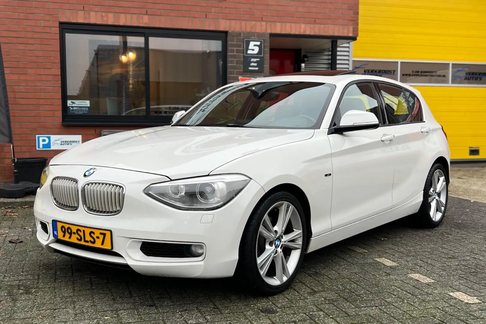 BMW 118 1-serie 118i Business. schuifdak. navi pro. led. c Wit - 2