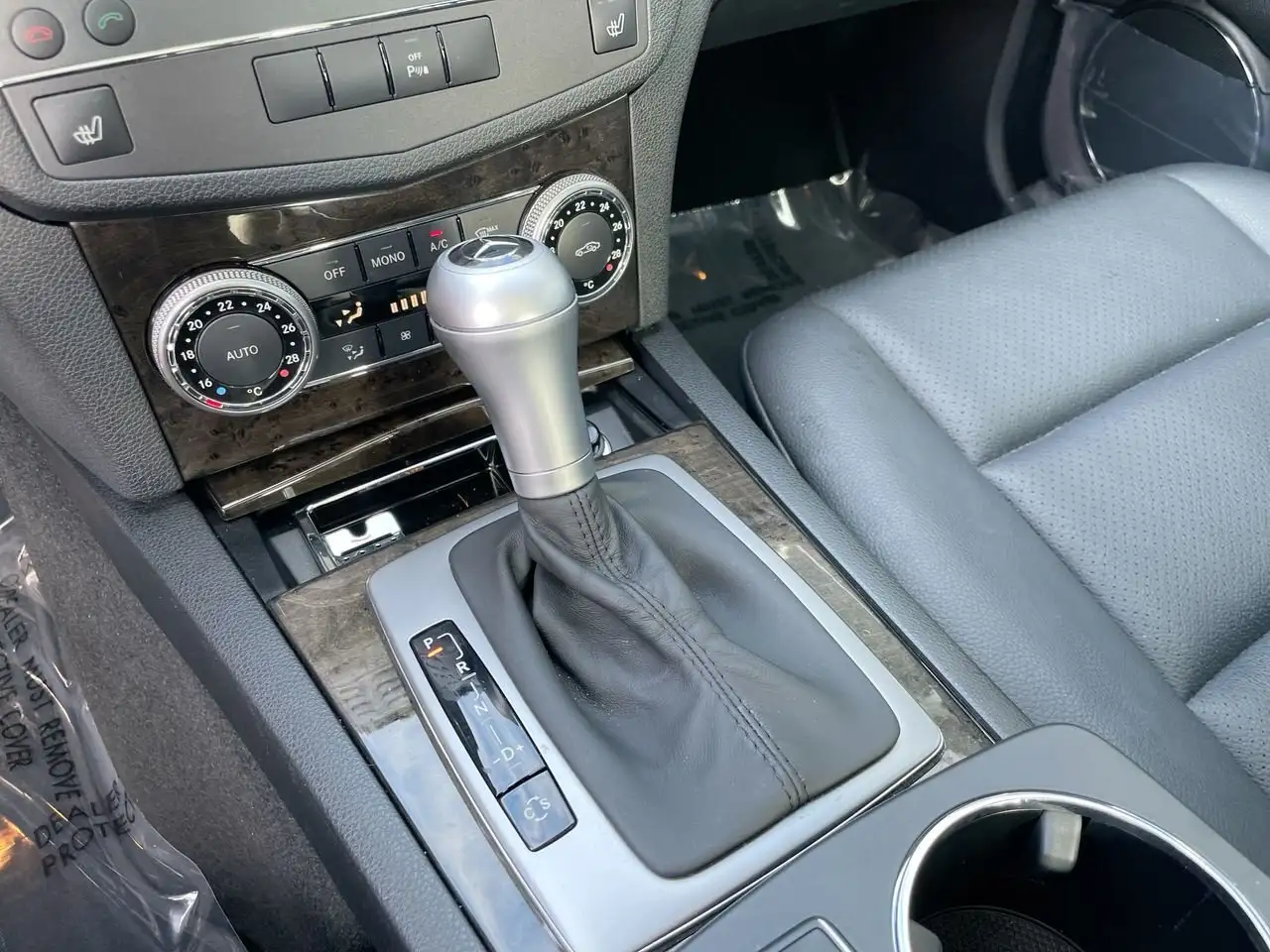 Mercedes-Benz C-Class снимка Mercedes-Benz C-Class
