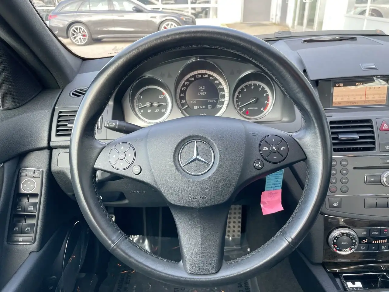 Mercedes-Benz C-Class снимка Mercedes-Benz C-Class