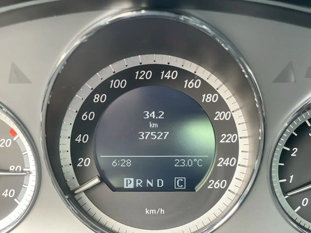 Mercedes-Benz C-Class снимка Mercedes-Benz C-Class
