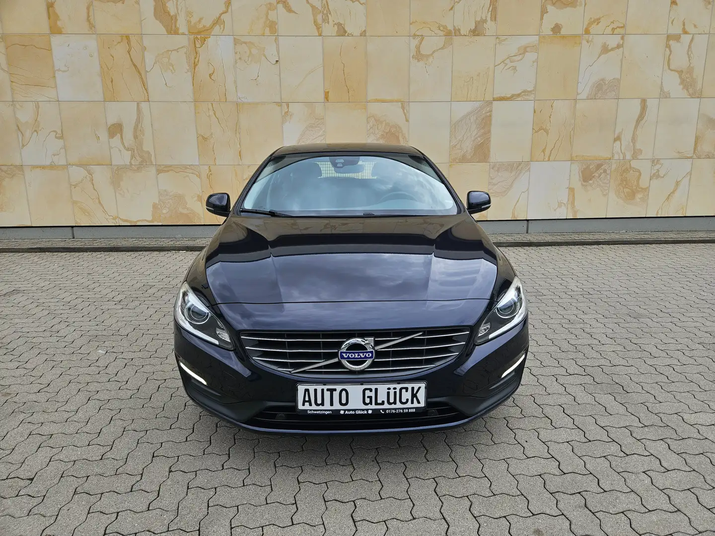 Volvo V60 Momentum *NAVI*KAMERA*PDC*SHZ*TEMPOMAT* Blau - 2