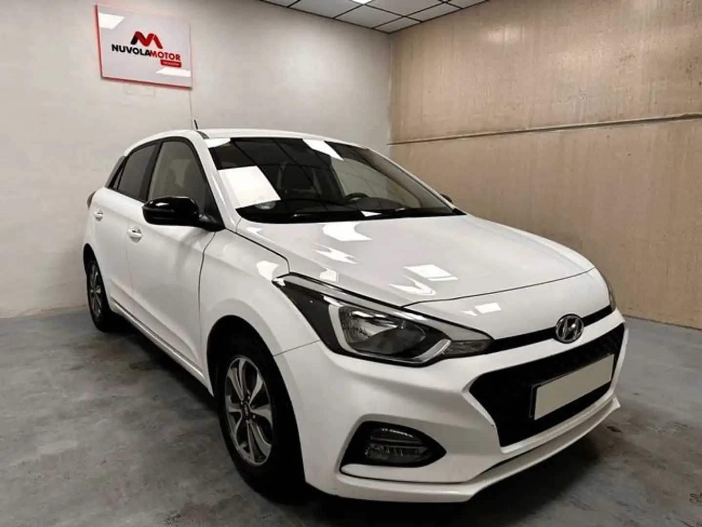 Hyundai i20 1.2 MPI 6undefined (85 CV) Essence LE Alb - 2