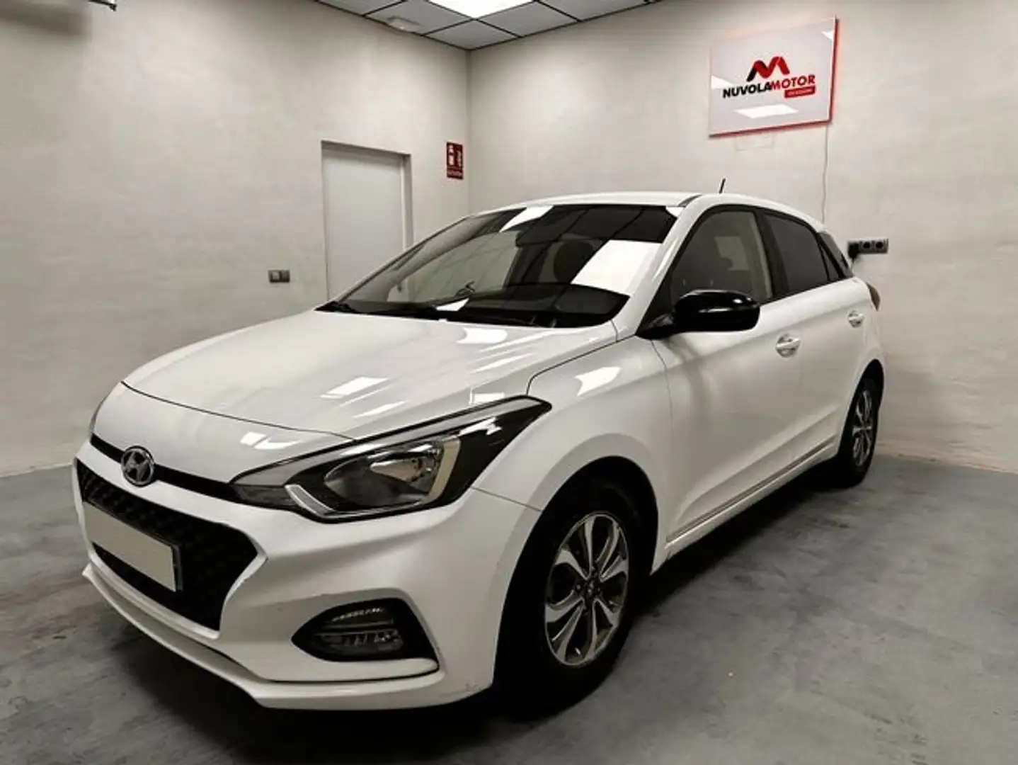 Hyundai i20 1.2 MPI 6undefined (85 CV) Essence LE Blanc - 1