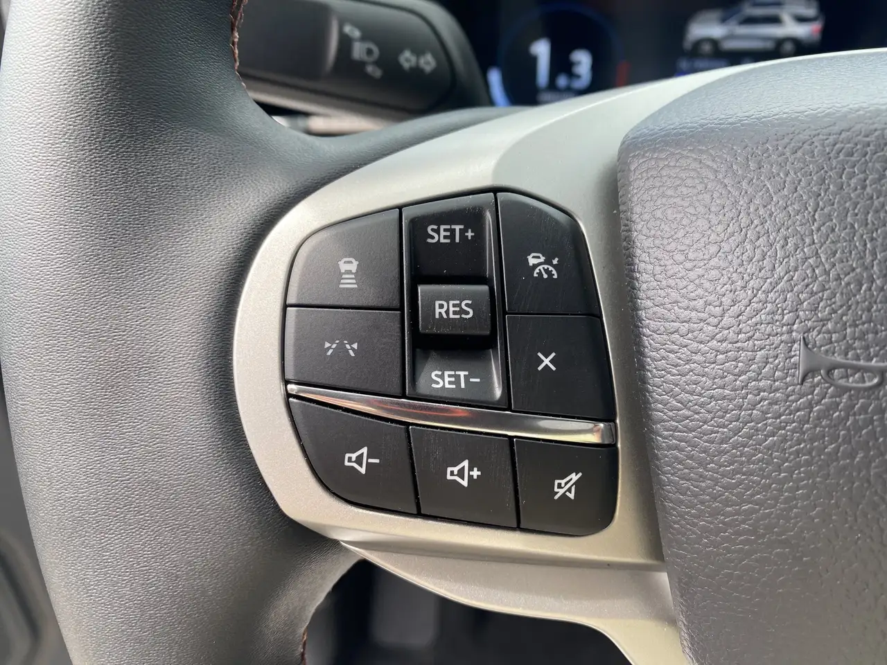 Ford Explorer photo Ford Explorer