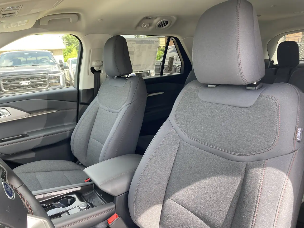Ford Explorer photo Ford Explorer