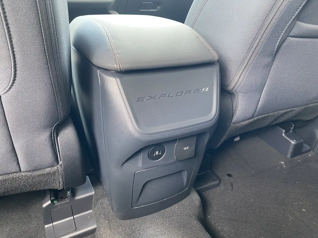Ford Explorer photo Ford Explorer