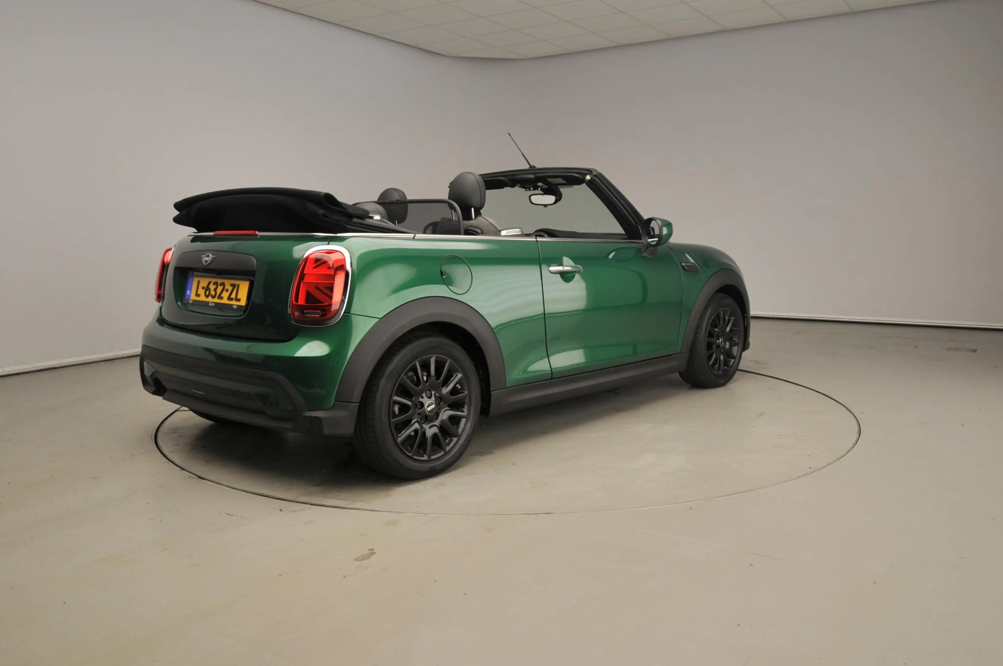 MINI One Cabrio | LED | Navigatie | Windscherm | Sportstoelen | St — photo 2