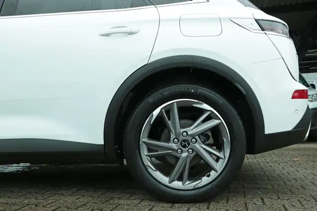 DS Automobiles DS 7 Crossback view 5