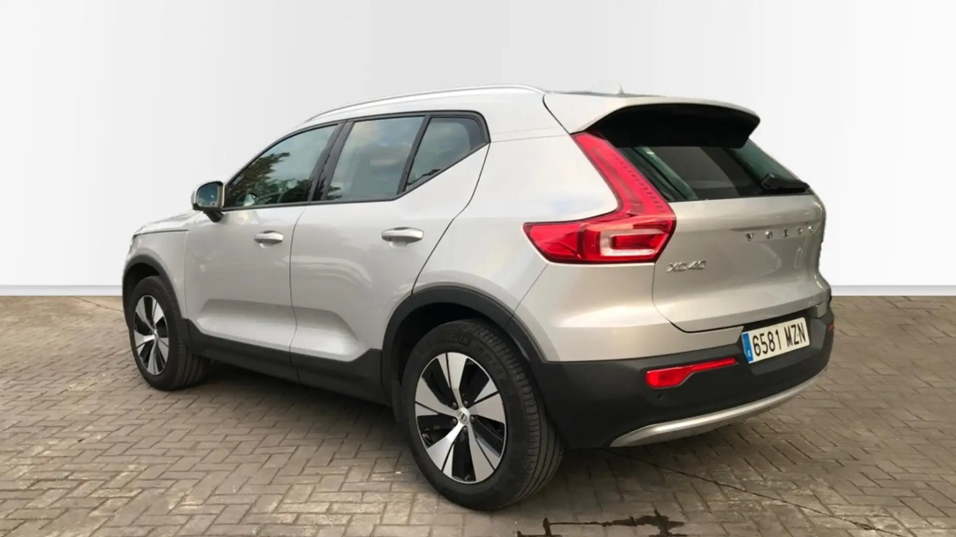 Volvo XC40 2.0 B3 CORE AUTO 5P - 2