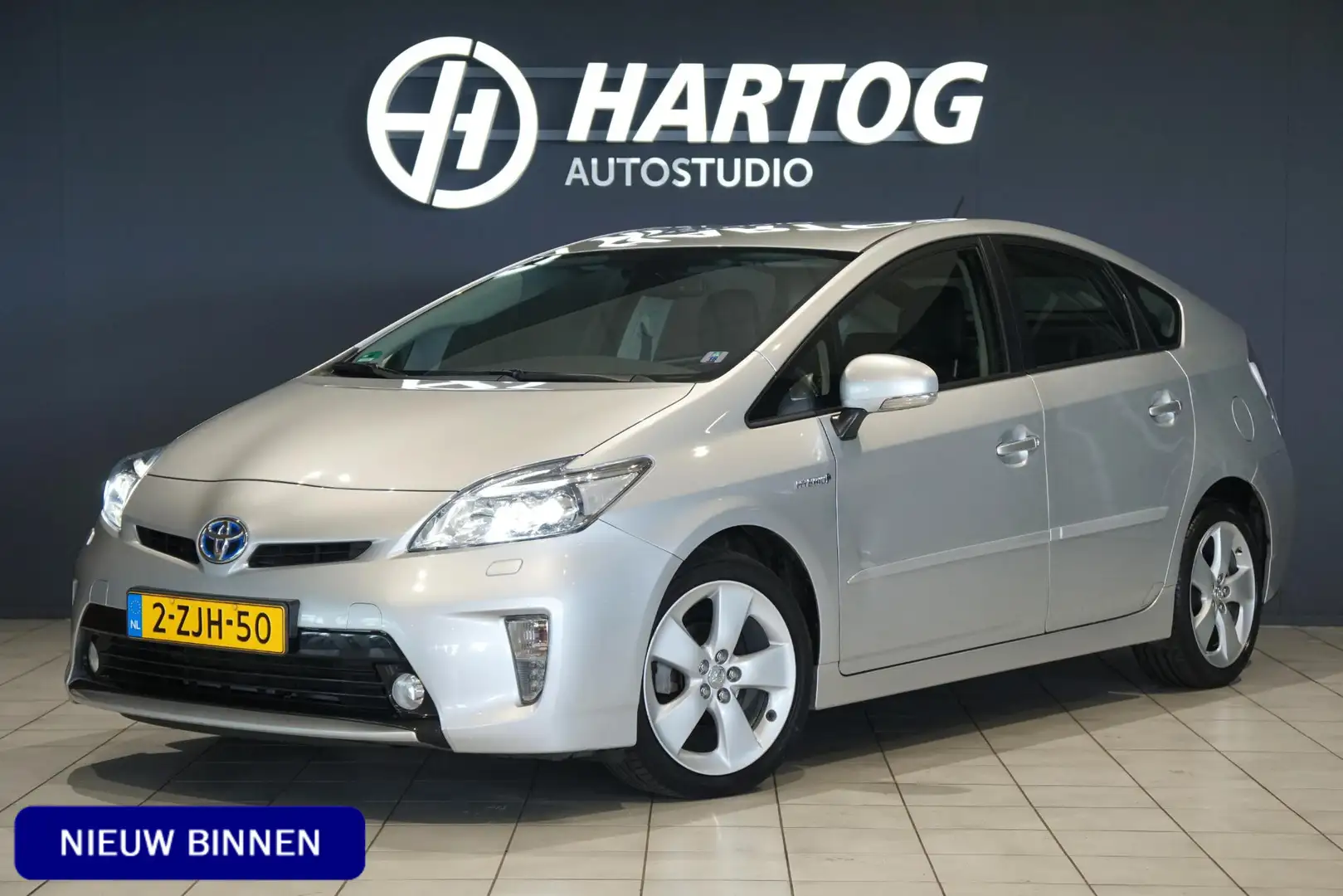 Toyota Prius 1.8 Dynamic Business + DEALER ONDERHOUDEN / 1e EIG Grijs - 1