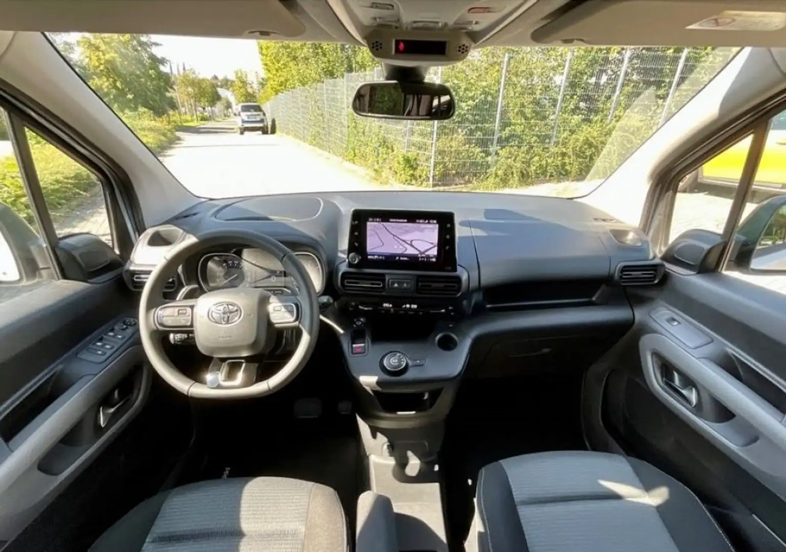Toyota Proace City Verso 1.5D 130 CV S&S Long A/T Biały - 1