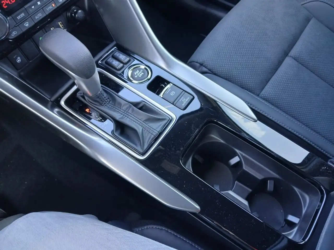 Mitsubishi Eclipse Cross снимка Mitsubishi Eclipse Cross