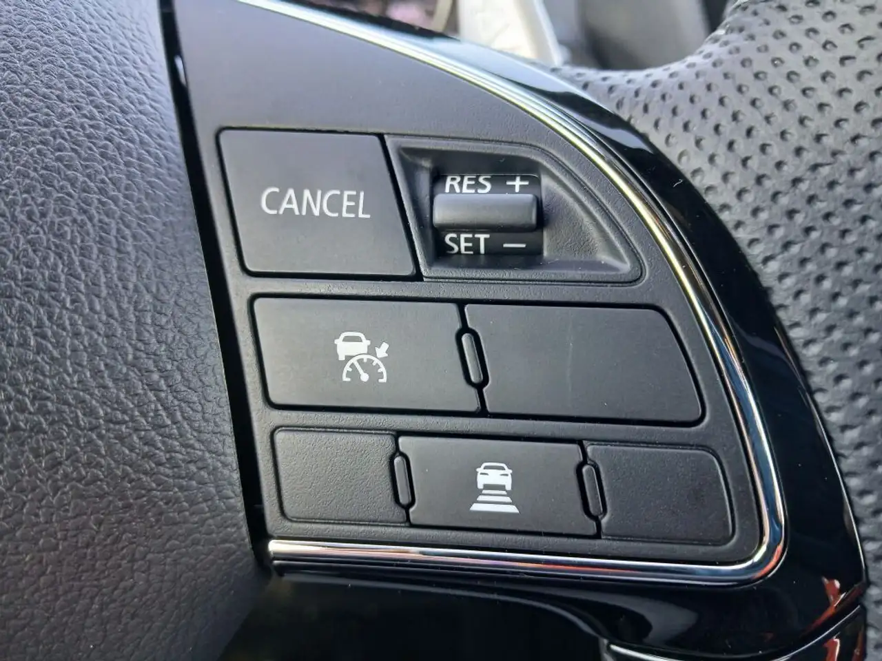 Mitsubishi Eclipse Cross снимка Mitsubishi Eclipse Cross