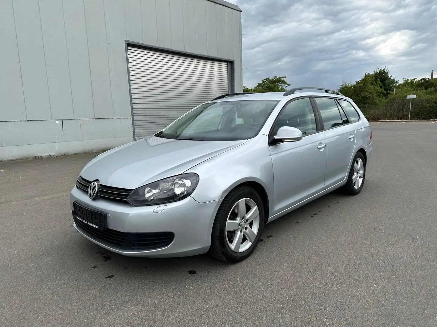 Volkswagen Golf Variant 1.6 TDI DPF BlueMotion Trendline *8 x Bereift* Plateado - 2