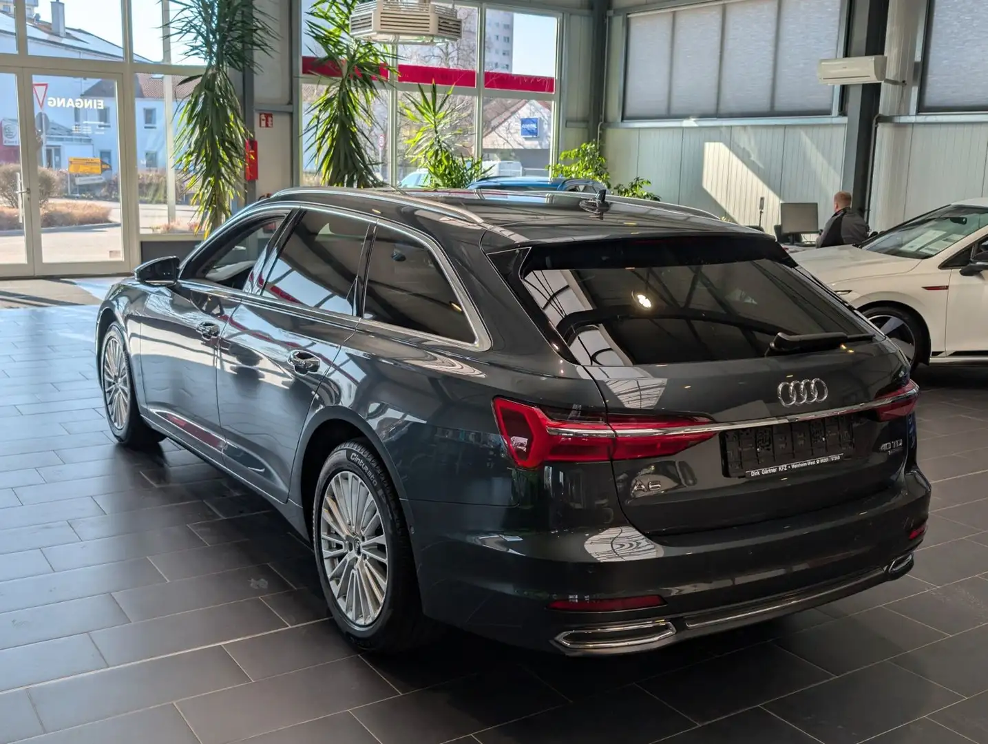 Audi A6 Avant 40 TDI quattro S tronic design 1.Hand Grau - 2