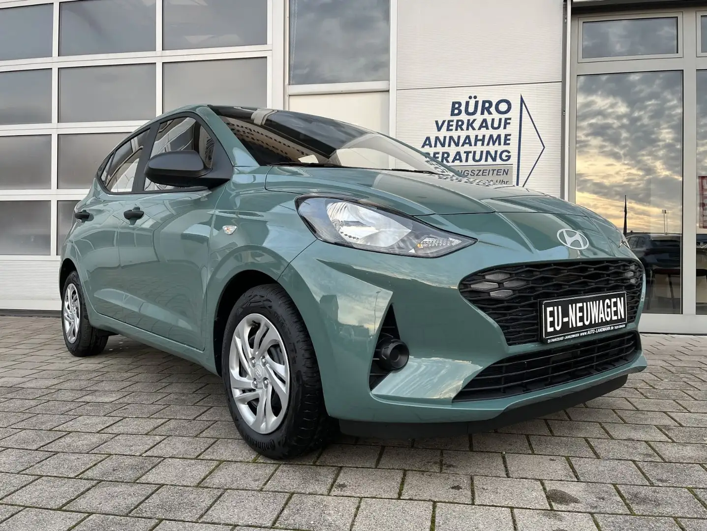 Hyundai i10 1.0 MPI Aut. Trend NAV PDC KAM 5J-GARANTIE Vert - 2