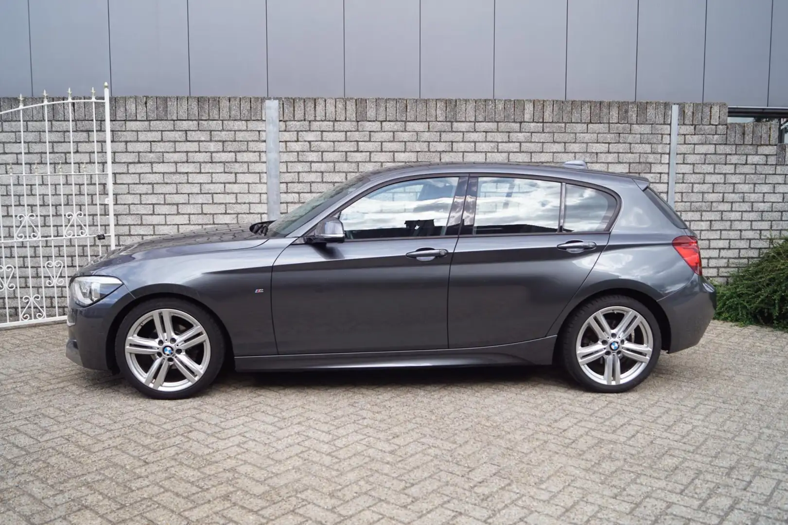 BMW 116 1-serie 116i Executive M Sport 5 DRS Alcantara Spo Grijs - 2
