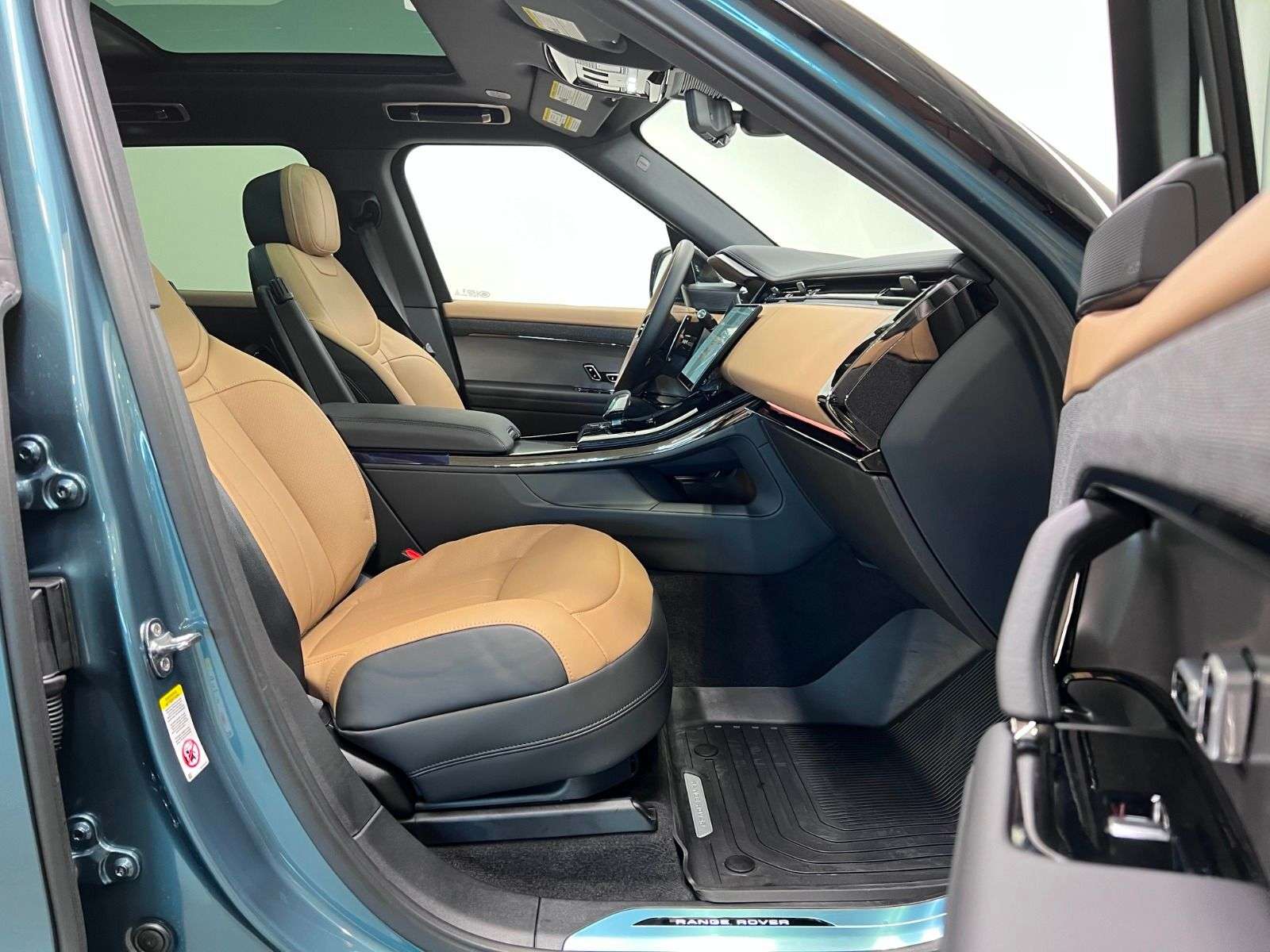 2026 Land Rover Range Rover Sport P400 DYNAMIC HSE alt 5