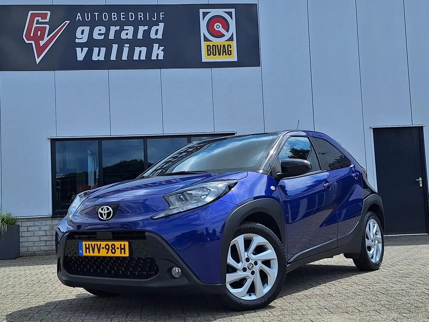 Toyota Aygo X 1.0 VVT-i S-CVT Premium ADAP CRUISE CAMERA APPLE Blauw - 2