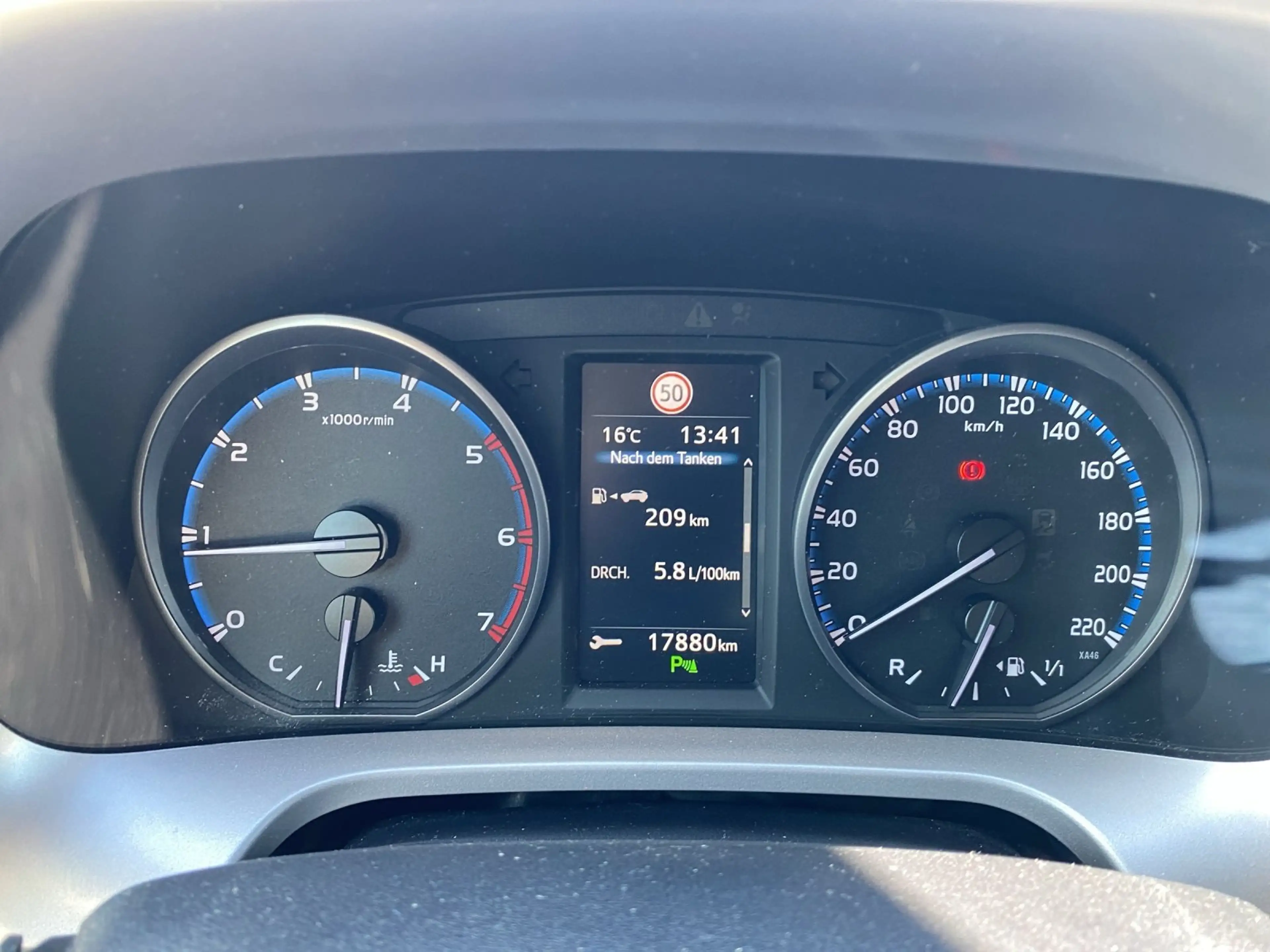 Toyota RAV 4 D4D — photo 11