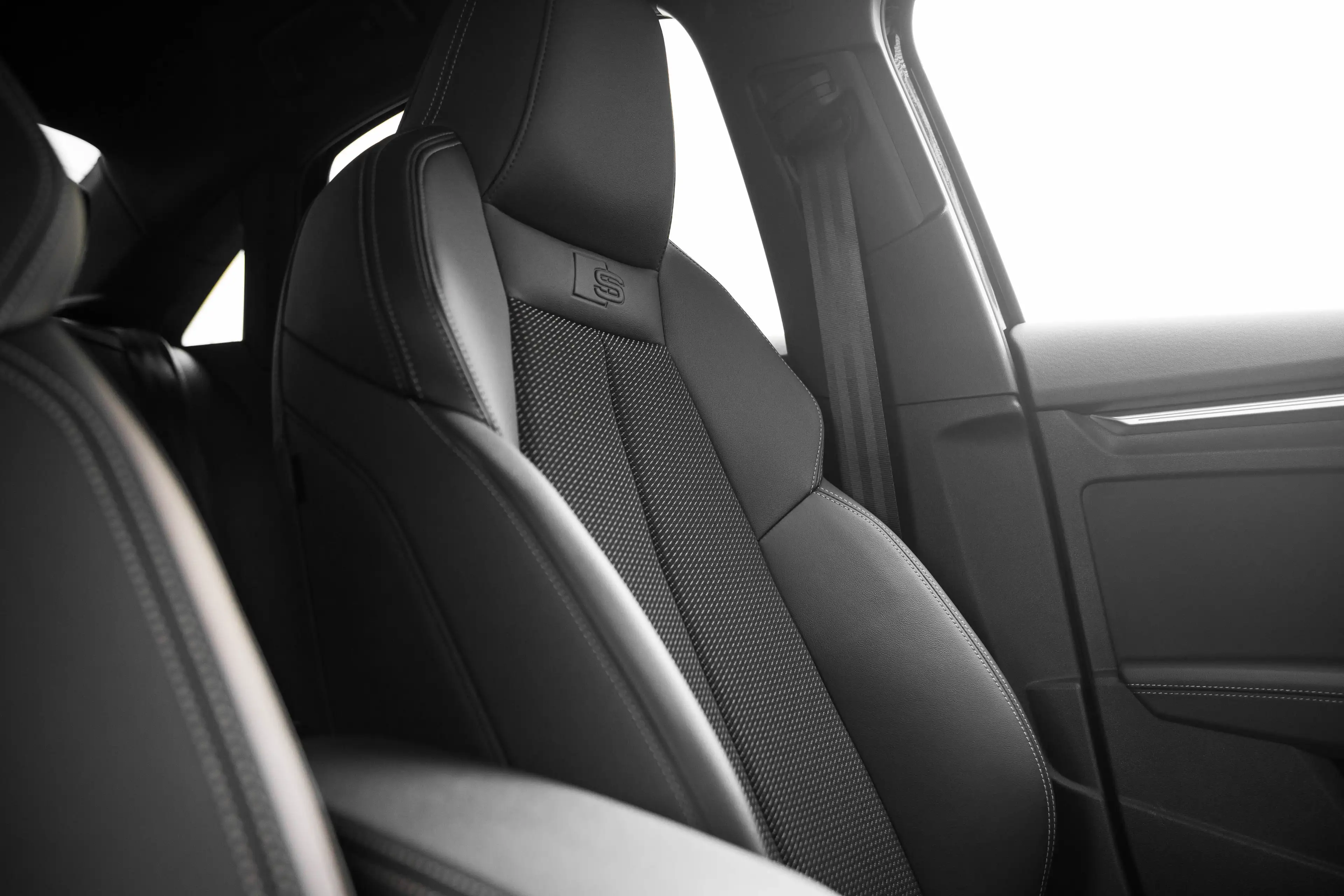 Audi A3 Limousine 30 TFSI S edition | Trekhaak | Carplay | — photo 10