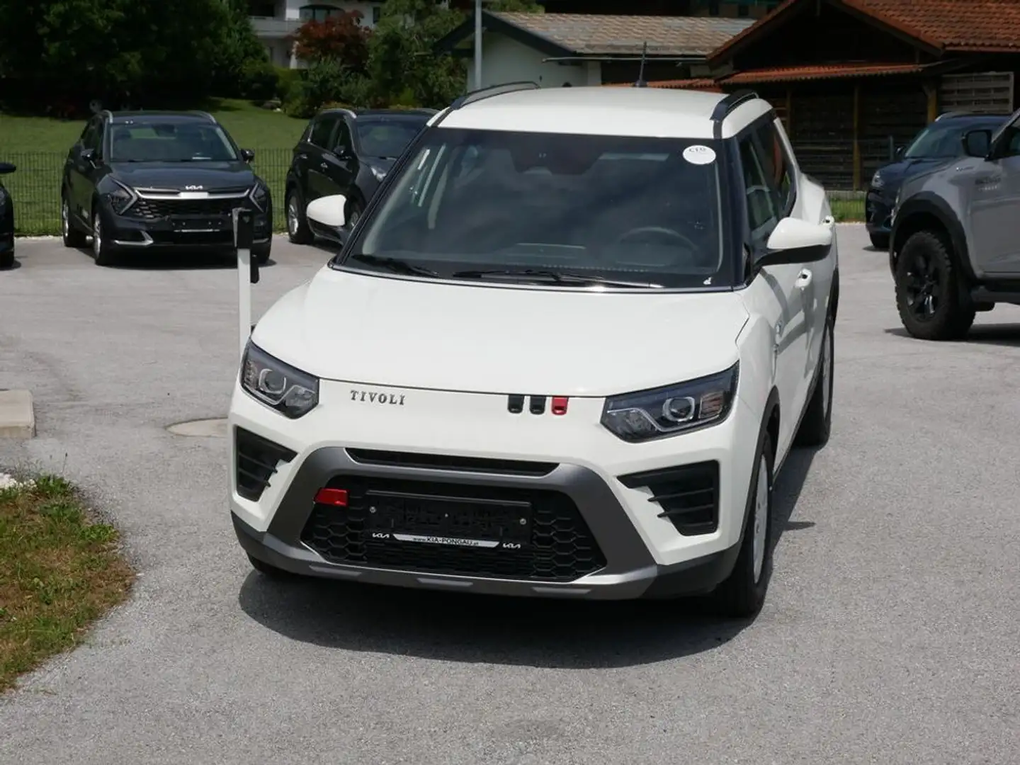 KGM Tivoli 1.5 GDI Style plus AWD Aut. Weiß - 2