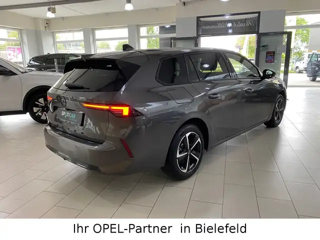 Opel Astra view 4