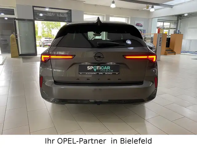 Opel Astra view 5