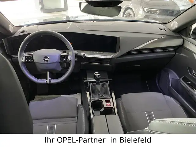Opel Astra view 11