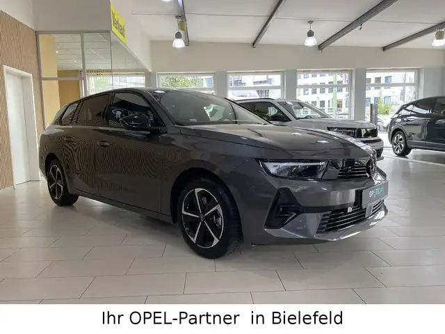 Opel Astra view 3