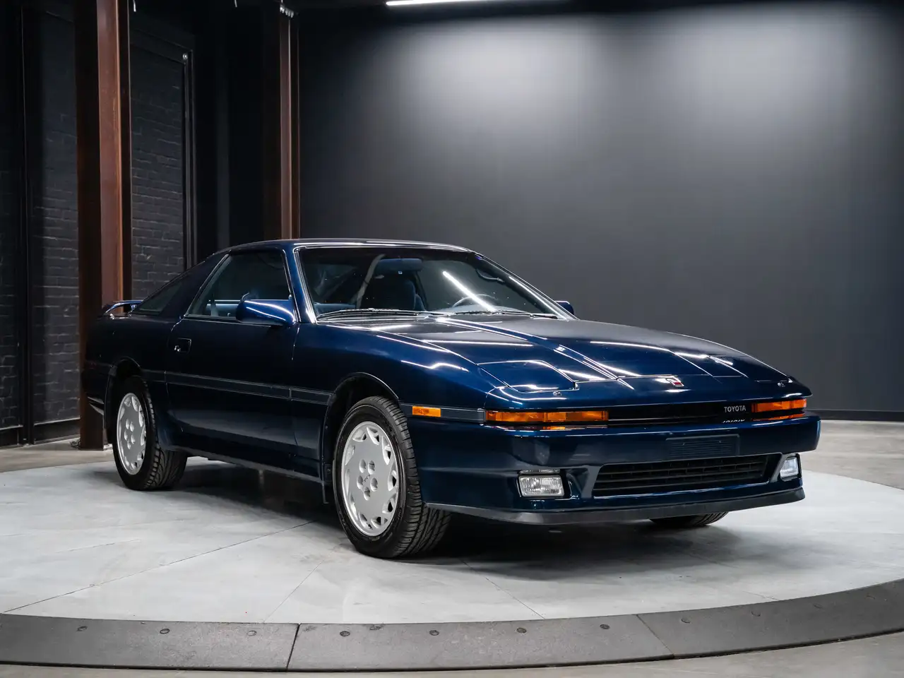 Toyota Supra снимка Toyota Supra
