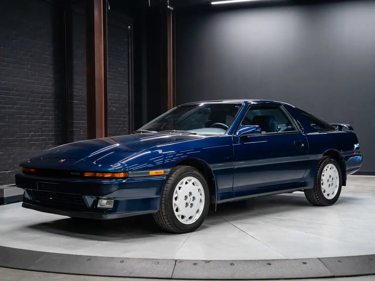 Toyota Supra снимка Toyota Supra