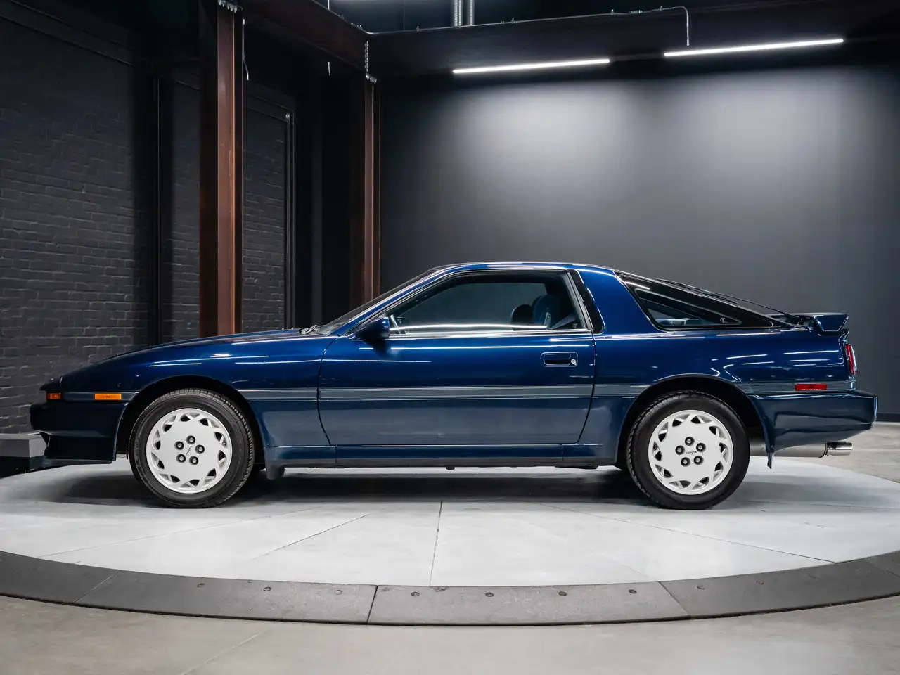 Toyota Supra снимка Toyota Supra