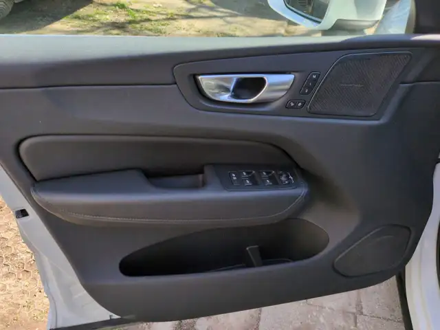 Volvo XC60 view 10