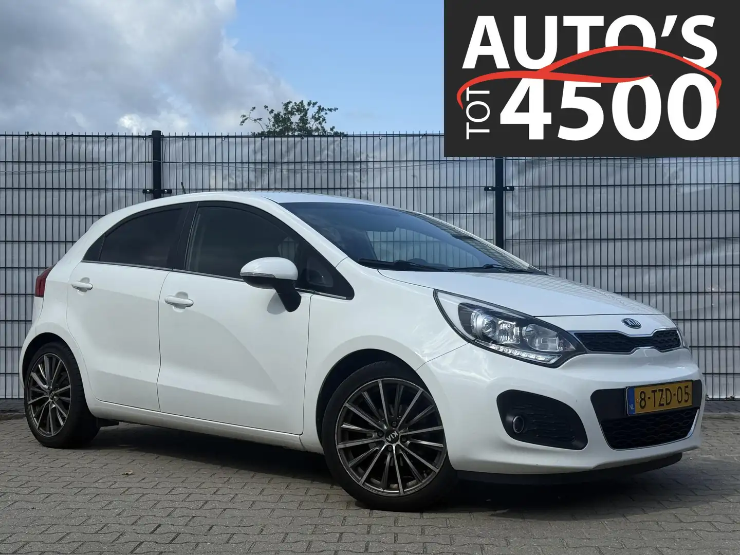 Kia Rio 1.2 CVVT World Cup Edition 5Drs Navi! Wit - 1