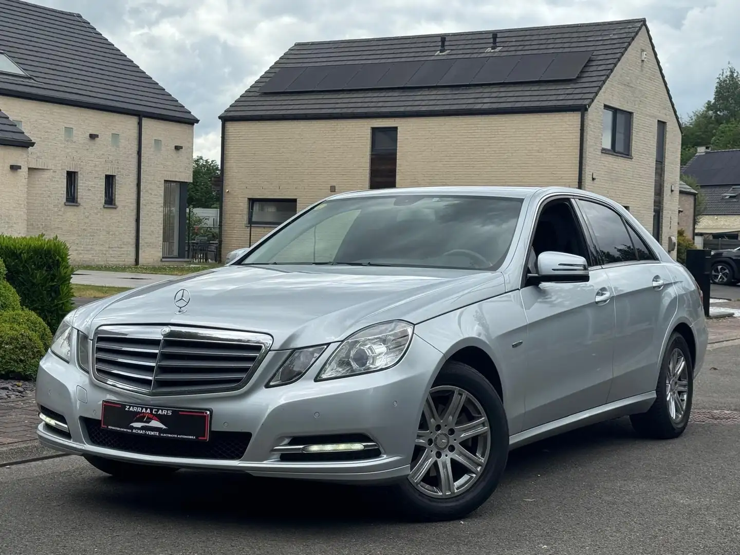 Mercedes-Benz E 200 CDI Avantgarde Start/Stop NAVI PRO / CUIR / LED Gris - 1