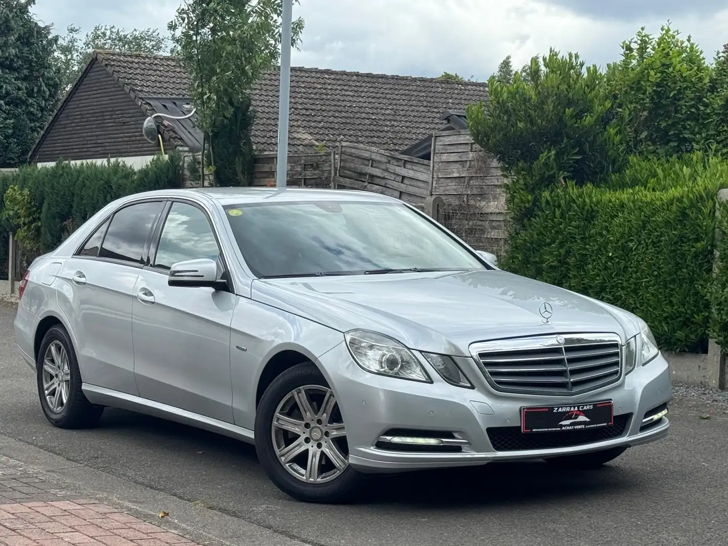 Mercedes-Benz E 200 CDI Avantgarde Start/Stop NAVI PRO / CUIR / LED Gris - 2